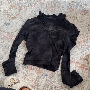 Lululemon camo cropped long sleeve